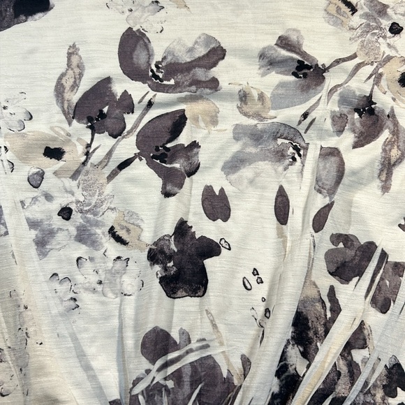 Ladies Maurices Top. - Picture 8 of 8